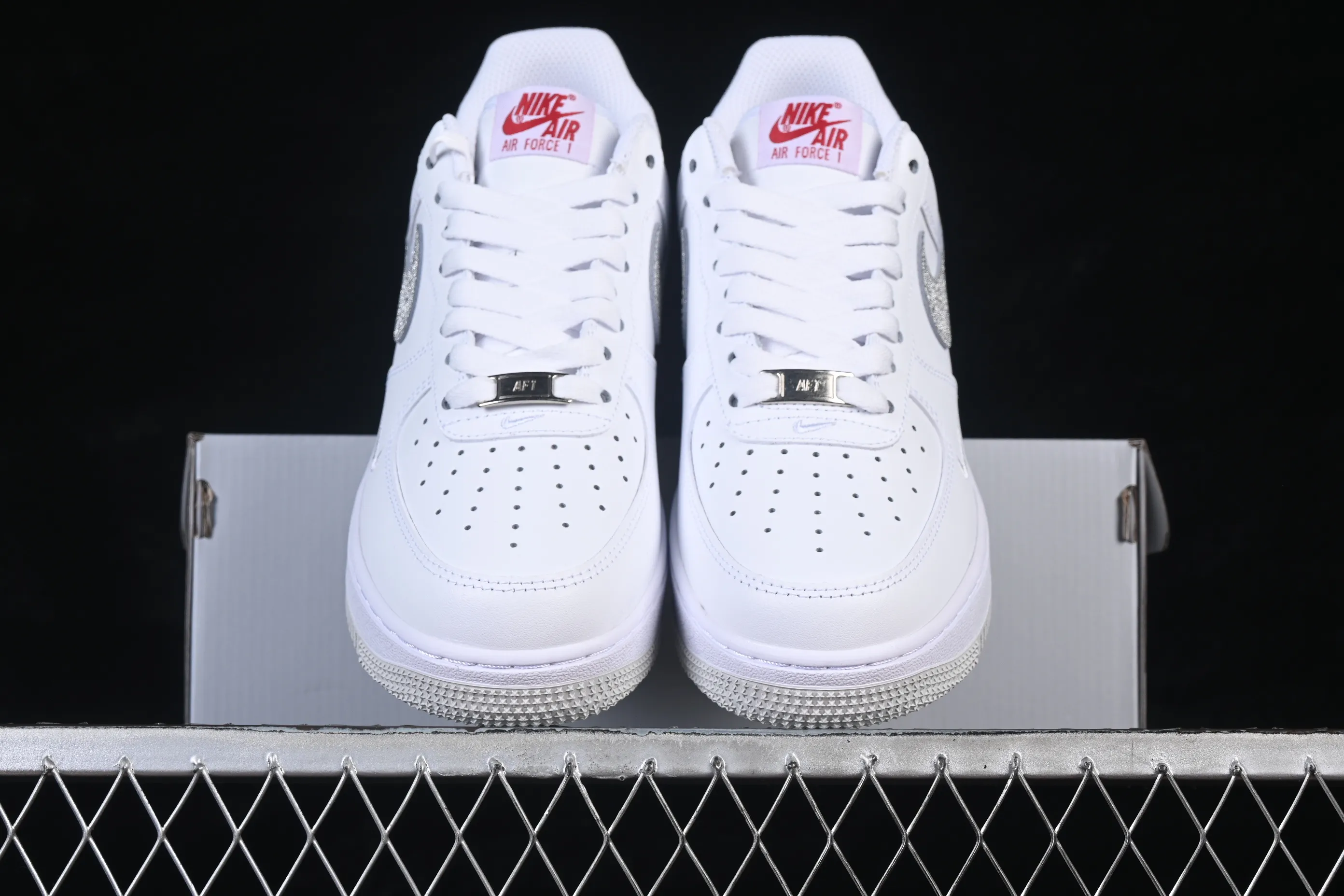 All categories Nk Air Force 1 Air Force series Nk Air Force 1 Low Air Force low top Nike Air Force 1'07 Low sequined hook Air Force 1 low top casual sneakers ZH0316-156